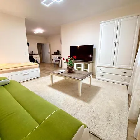 Im Erdgeschoss Apartment *