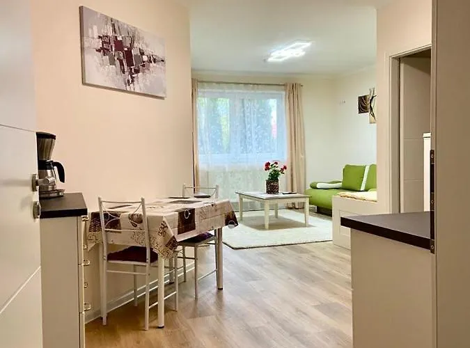 Im Erdgeschoss Appartement *